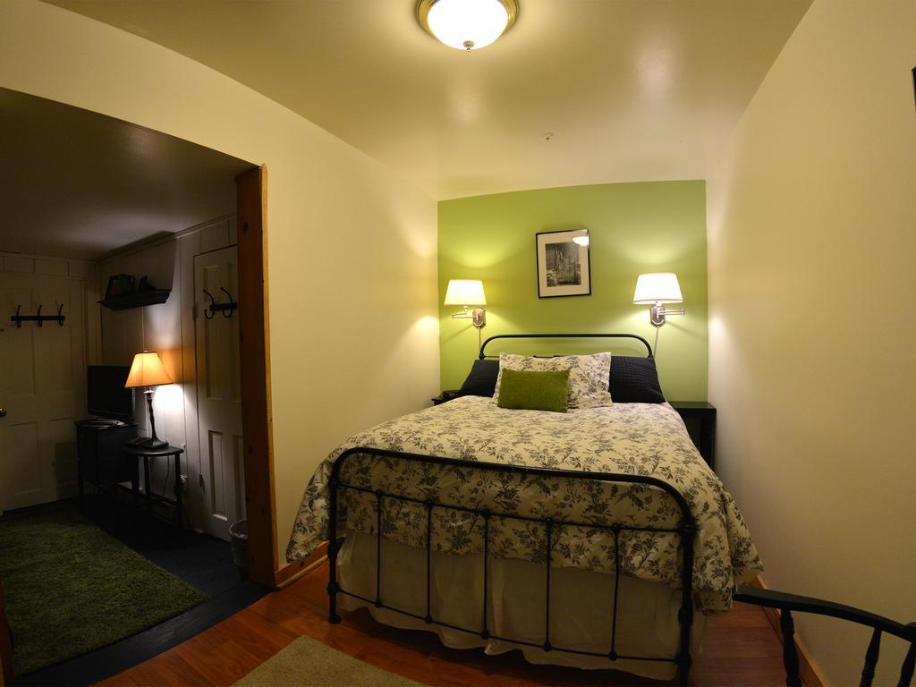 Hyde Away Inn Waitsfield Room photo